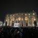 Mii de oameni s-au rugat în seara de luni în Piața San Pietro pentru sănătatea Papei Francisc