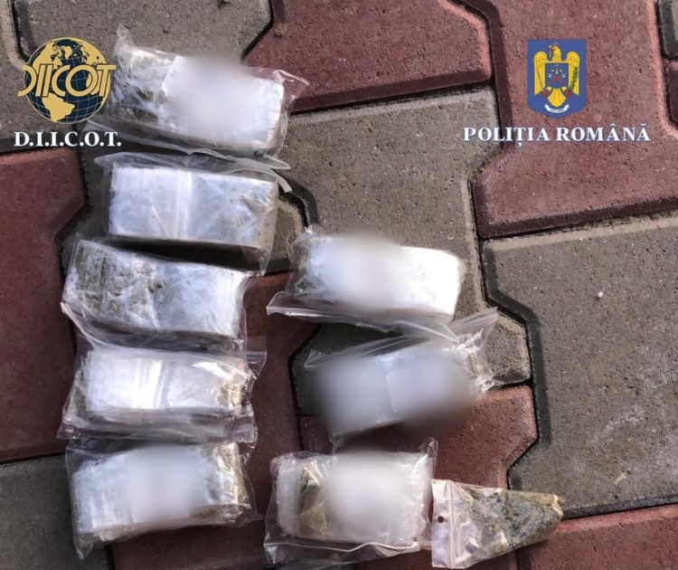 Descinderi în Baia Mare. 17 percheziții domiciliare, la persoane cercetate pentru constituire de grup infracțional organizat și trafic de droguri