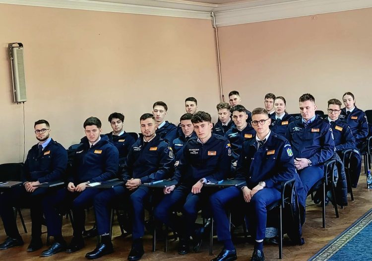 17 studenți fac practică la IPJ Maramureș