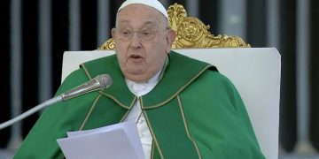 Papa Francisc și-a întrerupt predica de la Vatican din cauza unor dificultăți respiratorii