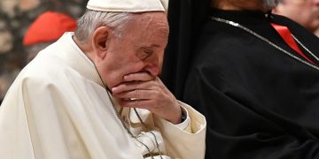 În ce stare se află Suveranul Pontif. Papa Francisc suferă de dublă pneumonie și nu crede că mai are mult de trăit