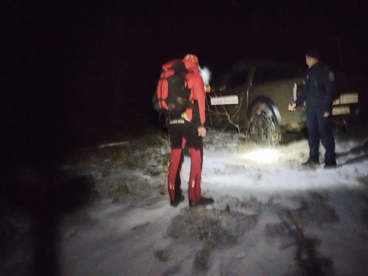 Un ucrainean care se afla de trei nopți în munți a fost salvat de salvamontiști și polițiștii de frontieră