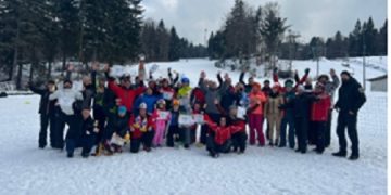 40 de polițiști au luat startul într-o competiție de schi desfășurată pe Pârtia Icoana de la Cavnic