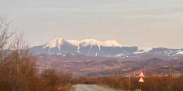 Turismul în Munții Țibleș: Beneficii și Provocări