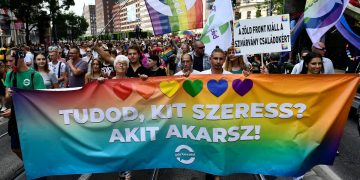 După 29 de ani, Ungaria interzice prin lege paradele gay!