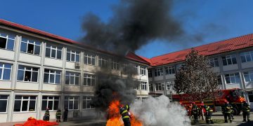 La Colegiul Național ,,Vasile Lucaciu” a avut loc un exercițiu de simulare a unui incendiu