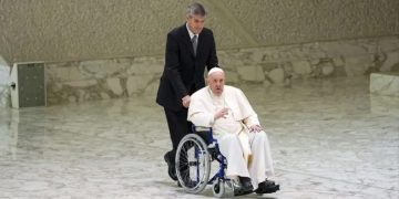 Papa Francisc a fost externat! Pentru câteva momente a putut fi văzut la balconul spitalului…
