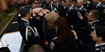 Moment de reculegere la troița din curtea IPJ Maramureș