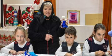 Atelier de confecționat păpuși din coceni  la Târgu Lăpuș