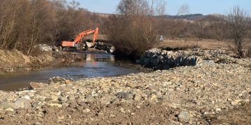 Au fost finalizate lucrările de decolmatare pe râul Suciu, în Dămăcușeni