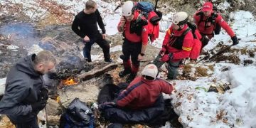 Trei cetăţeni ucraineni au fost salvaţi aseară din Munţii Maramureşului