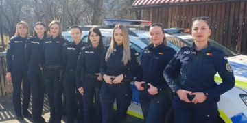 Poliţistele Secţiei 4 Leordina poartă mărţişorul siguranţei
