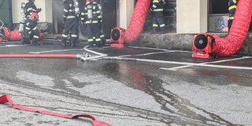 Incendiu la Drurelax. 20 de persoane, aflate în incinta clădirii au fost evacuate