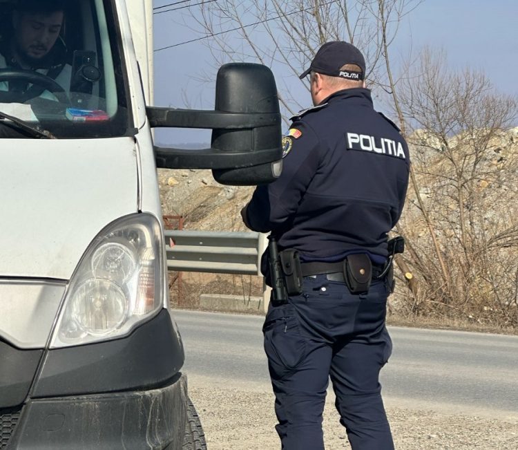 Acţiune a poliţiştilor maramureșeni pentru verificarea respectării prevederilor legislative privind circulaţia pe drumurile publice