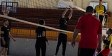 Ziua Poliției Române. Spirit de echipă pe terenul de volei, la Târgu Lăpuș