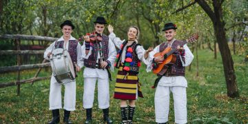 Bârsăneștii petrec la joc de a doua zi de Paște!