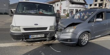 Accident în Baia Mare, la ieșirea din sensul giratoriu de la Metro