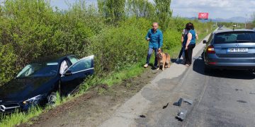 Accident pe DN 1C, în Satulung – un autoturism a ajuns în șanț