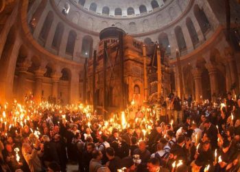 S-a aprins Lumina Sfântă la Ierusalim. Cel mai mare miracol al creștinității