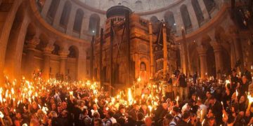 S-a aprins Lumina Sfântă la Ierusalim. Cel mai mare miracol al creștinității