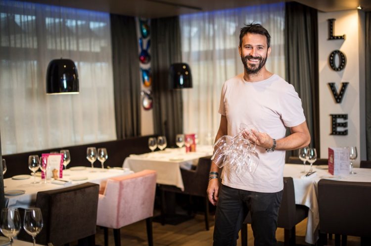 Nicolai Tand, maramureșeanul care a dus gustul copilăriei la rang de artă, își serbează astăzi ziua de naștere