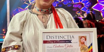 Andreea Ghițiu, pe scena emisiunii „Drag de România mea”, alături de mari artiști ai folclorului românesc
