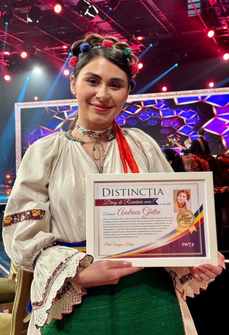 Andreea Ghițiu, pe scena emisiunii „Drag de România mea”, alături de mari artiști ai folclorului românesc