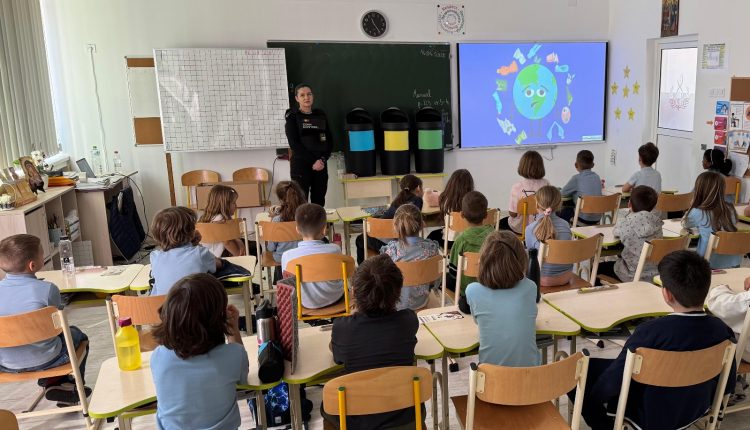 Polițiștii locali din Baia Mare îi învață pe cei mici să protejeze mediul înconjurător