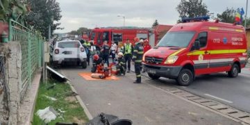 Duminica neagră pe șosele. Ambulanță, implicată într-un accident rutier la Cluj