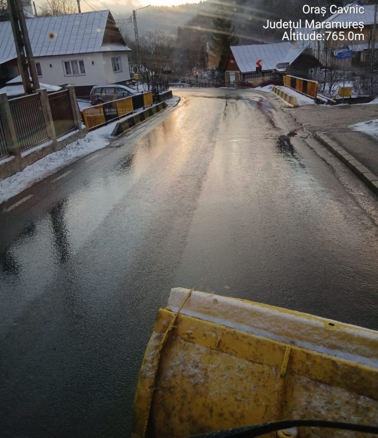 Atenție, șoferi! Gheață și polei pe unele sectoare de drum