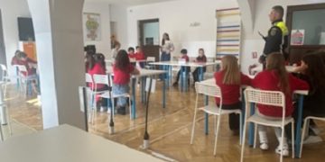 Polițiștii Biroului Rutier au susținut o lecție rutieră la Liceul Internațional Baia Mare