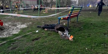 Rușii au făcut ravagii în orașul natal al lui Zelenski, cu o rachetă balistică. Sunt cel puțin 14 morți și 50 de răniți