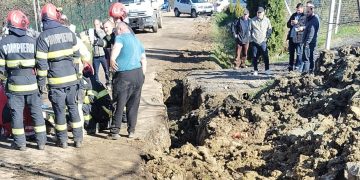 O victimă în stare critică după surparea unui mal de pământ pe str. Pietrosul din Baia Sprie