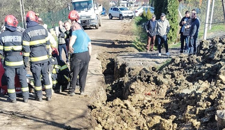 O victimă în stare critică după surparea unui mal de pământ pe str. Pietrosul din Baia Sprie