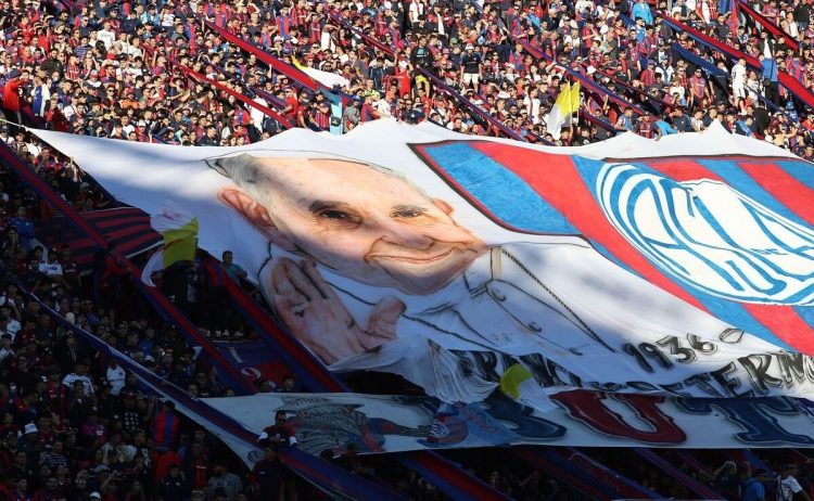 Foto San Lorenzo, echipa favorită a lui Papa Francisc, omagiu impresionant pentru Suveranul Pontif!