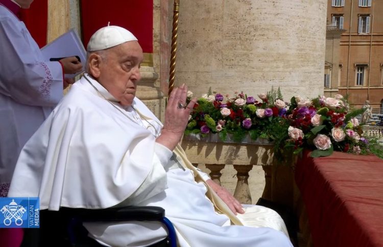 VIDEO | Papa Francisc Papa Francisc a apărut în Piaţa Sfântul Petru. Mesajul Suveranului Pontif