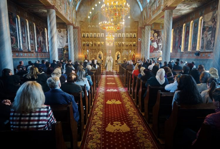 Programul liturgic în Săptămâna Mare la Parohia Ortodoxă „Sfinții Apostoli Petru și Pavel” Săcălășeni