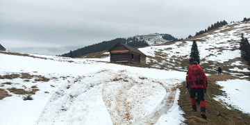 Încă un ucrainean rătăcit în zona vf. Polonica a fost reperat și coborât de salvamontiști