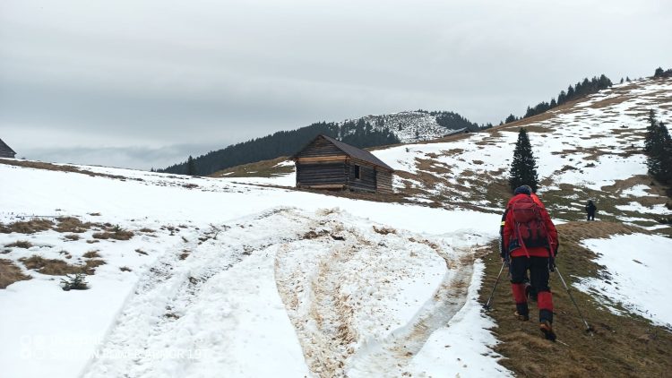 Încă un ucrainean rătăcit în zona vf. Polonica a fost reperat și coborât de salvamontiști