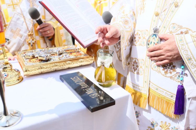 S-a pus pus piatra de temelie pentru noua biserică a Parohiei „Sfinții Arhangheli Mihail și Gavriil” din Nănești