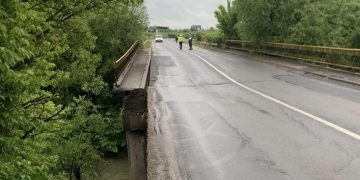 Podul peste Săsar surpat pe centura ocolitoare din Baia Mare! Traficul greu deviat pe podul peste Someș de la Seini