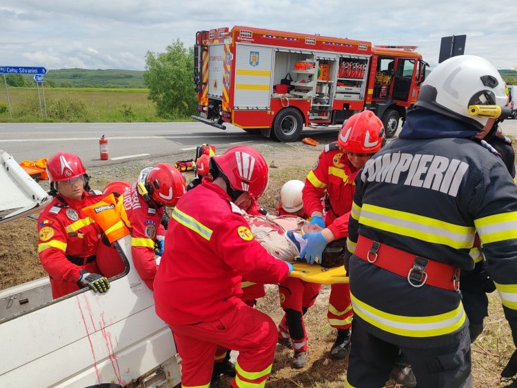 Exercițiu tactic organizat de ISU Maramureș. A fost simulat un accident rutier grav