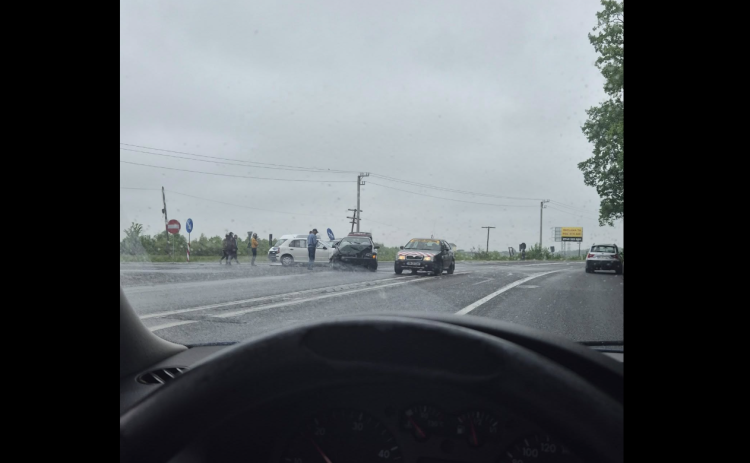 Accident rutier la Hideaga: două autoturisme implicate