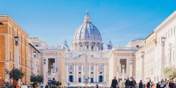 A fost ales un nou Papă al Bisericii Catolice. Fum alb la Vatican