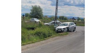 Accident rutier în zona Clubului Văcarilor din Baia Mare. Două autoturisme au fost avariate