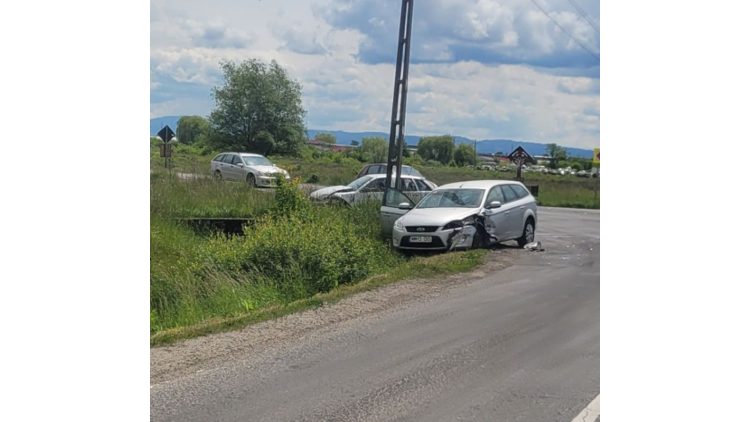 Accident rutier în zona Clubului Văcarilor din Baia Mare. Două autoturisme au fost avariate