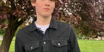 Premieră editorială. Bogdan Călăuz, elev la CN „Gheorghe Șincai”, și-a lansat primul volum de poezii