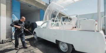 Ultimul dar al Papei Francisc pentru Gaza. Unul dintre papamobile, transformat într-o „clinică mobilă” pentru copiii