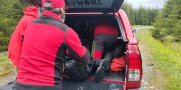 Cioban de 58 de ani, găsit mort pe munte, coborât de salvamontiști