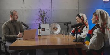 „La mulți ani, gemenelor folclorului maramureșean!” – Suzana și Daciana Vlad își sărbătoresc ziua de naștere